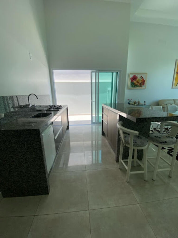 Casa à venda com 3 quartos, 156m² - Foto 1