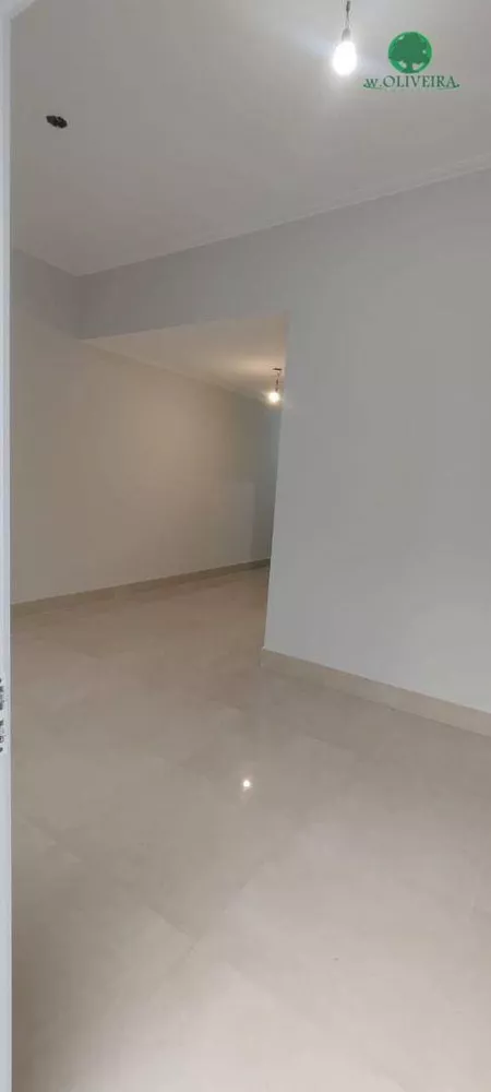 Casa à venda com 2 quartos, 68m² - Foto 1