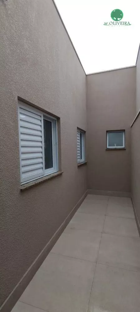 Casa à venda com 2 quartos, 68m² - Foto 4