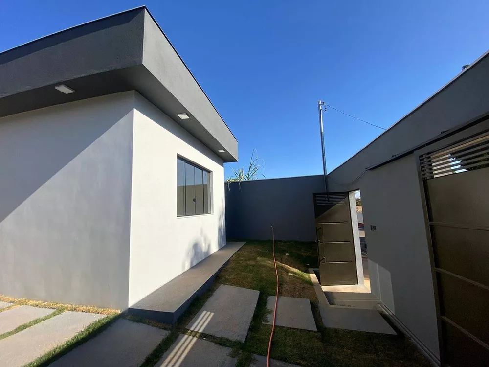 Casa à venda com 3 quartos, 116m² - Foto 1