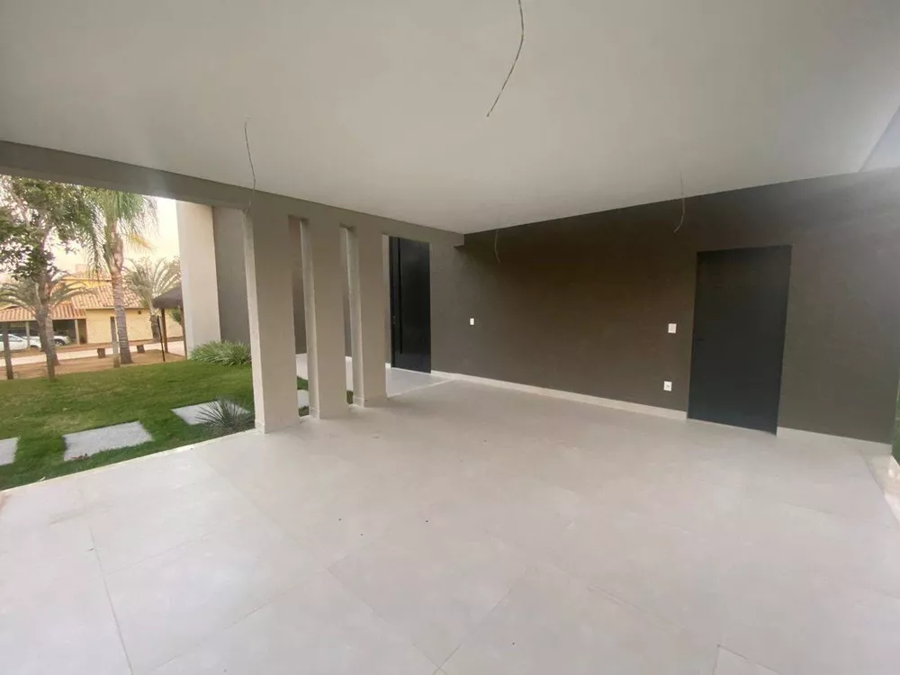 Casa de Condomínio à venda com 4 quartos, 265m² - Foto 2