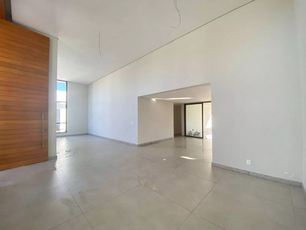 Casa à venda com 4 quartos, 350m² - Foto 2