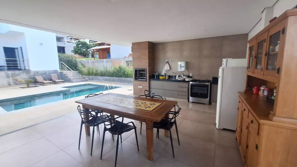 Casa à venda com 4 quartos, 450m² - Foto 1