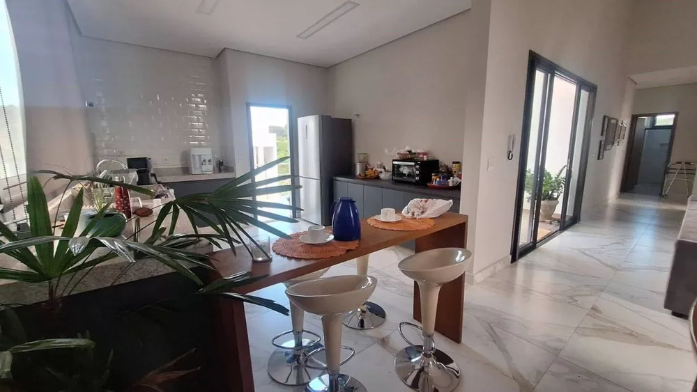 Casa à venda com 4 quartos, 450m² - Foto 2