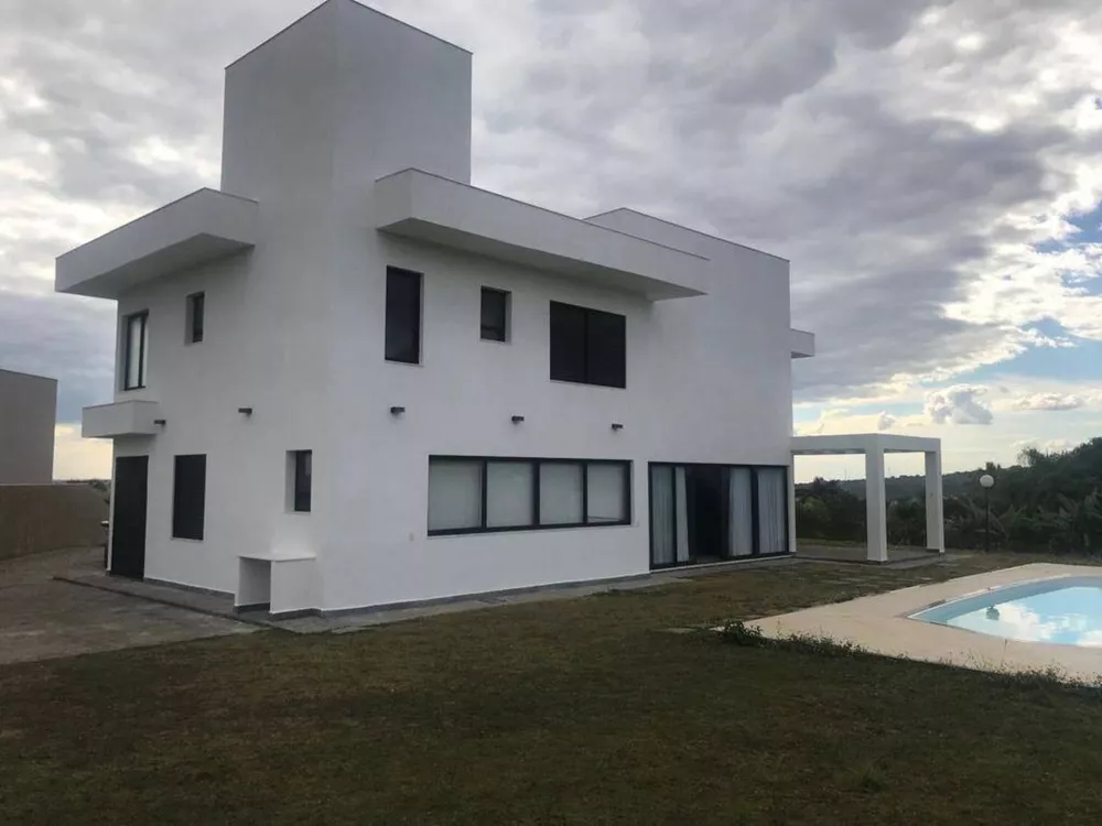 Casa de Condomínio para alugar com 4 quartos, 400m² - Foto 2