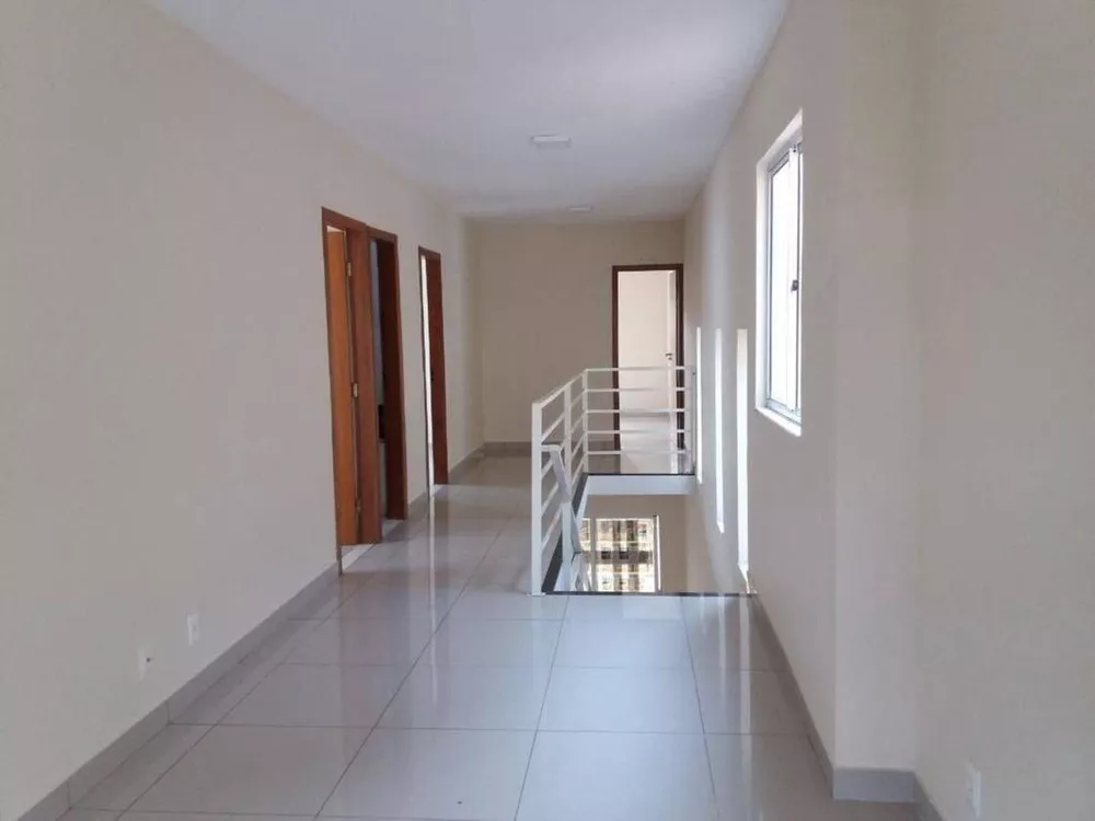 Casa de Condomínio à venda com 3 quartos, 138m² - Foto 2