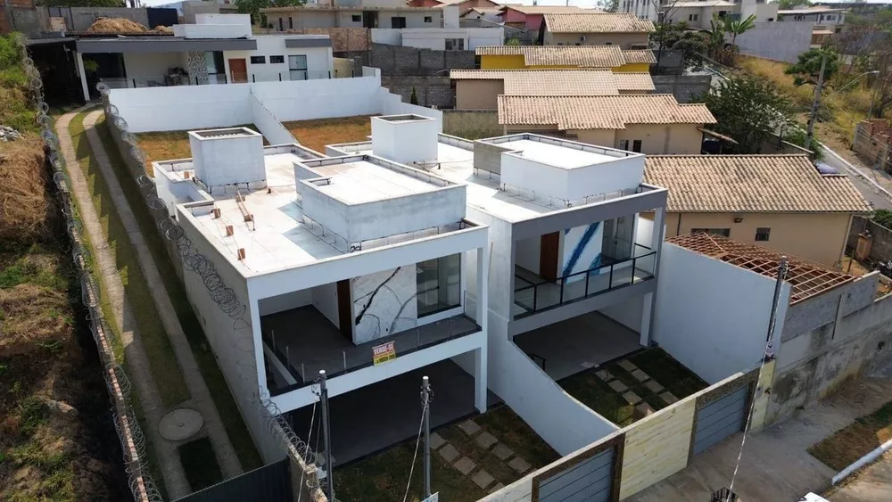 Casa à venda com 3 quartos, 140m² - Foto 1