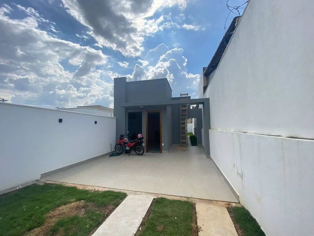 Casa à venda com 2 quartos, 70m² - Foto 1