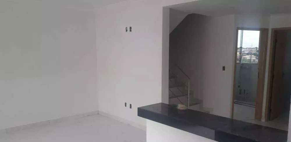 Casa à venda com 3 quartos, 105m² - Foto 4