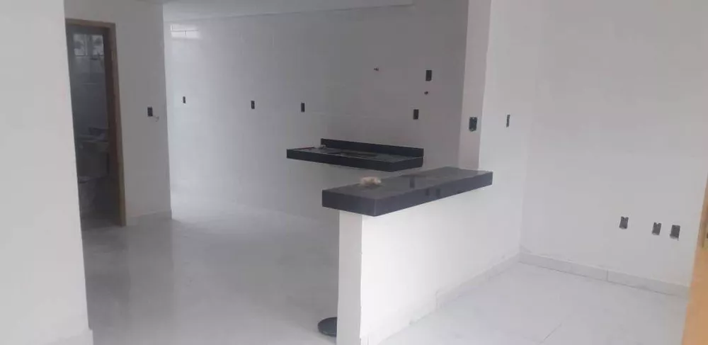 Casa à venda com 3 quartos, 105m² - Foto 1