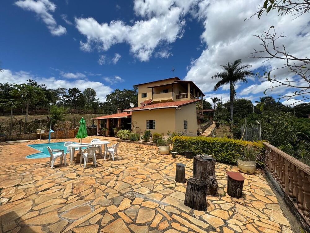 Casa de Condomínio à venda e aluguel com 4 quartos, 300m² - Foto 2