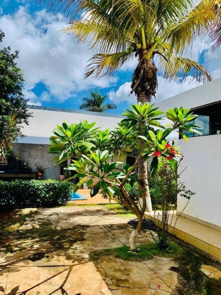 Casa à venda com 3 quartos, 213m² - Foto 2