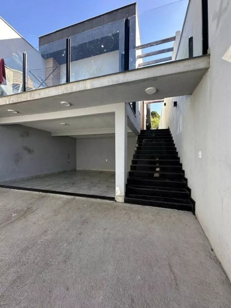 Casa à venda com 3 quartos, 150m² - Foto 1