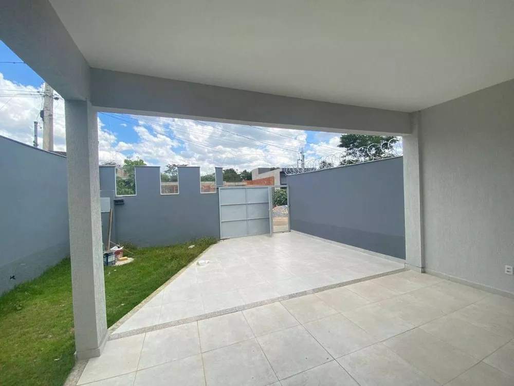 Casa à venda com 3 quartos, 131m² - Foto 2