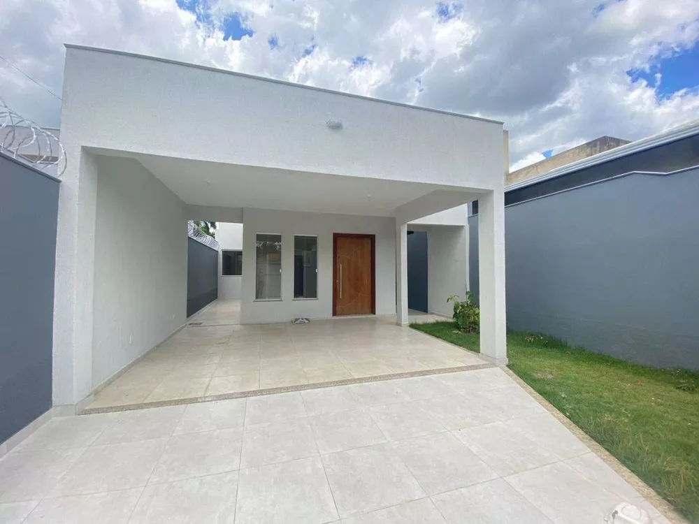 Casa à venda com 3 quartos, 131m² - Foto 1