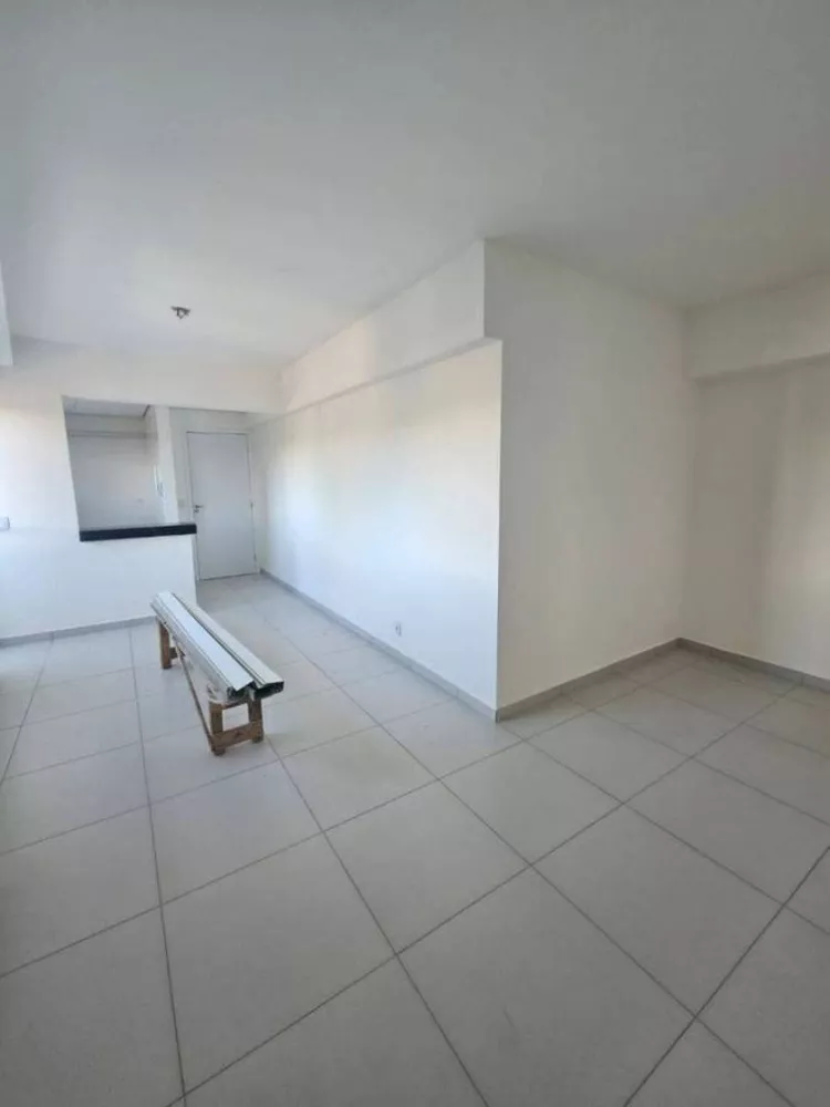 Apartamento à venda com 3 quartos, 73m² - Foto 2