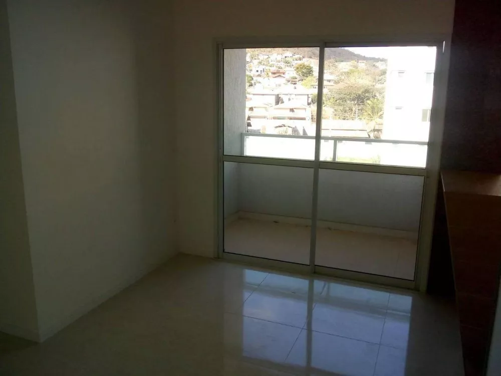 Apartamento à venda com 3 quartos, 77m² - Foto 3