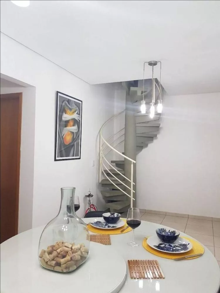 Cobertura à venda com 3 quartos, 180m² - Foto 2