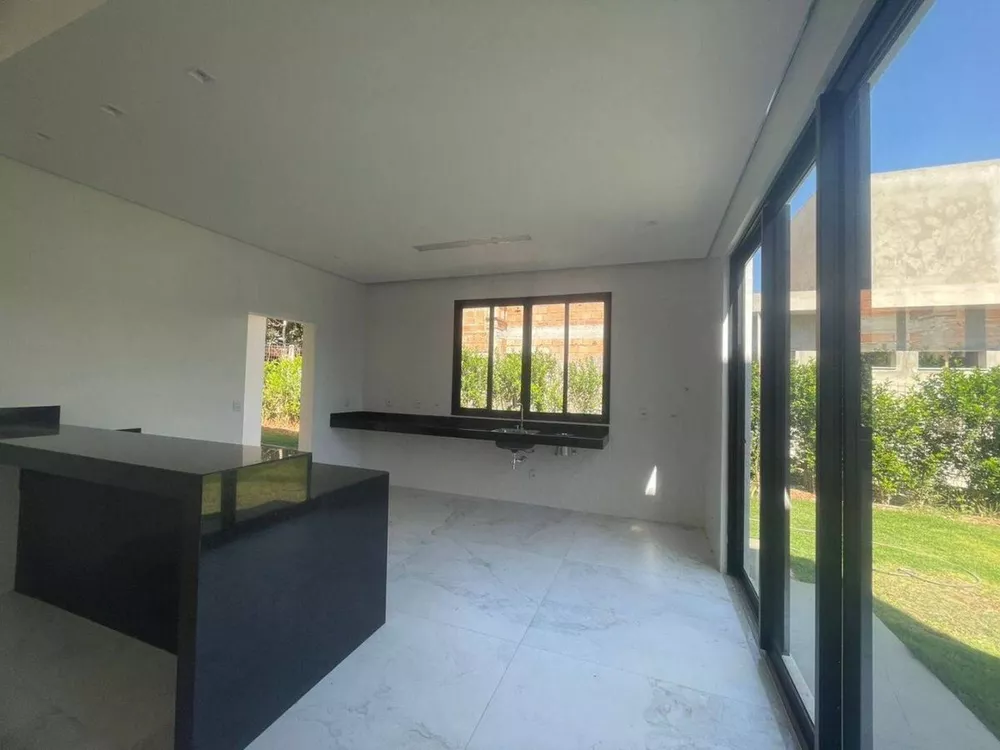 Casa de Condomínio à venda com 4 quartos, 279m² - Foto 4