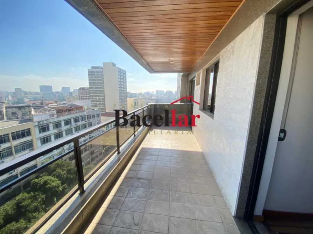 Cobertura, 3 quartos, 215 m² - Foto 2