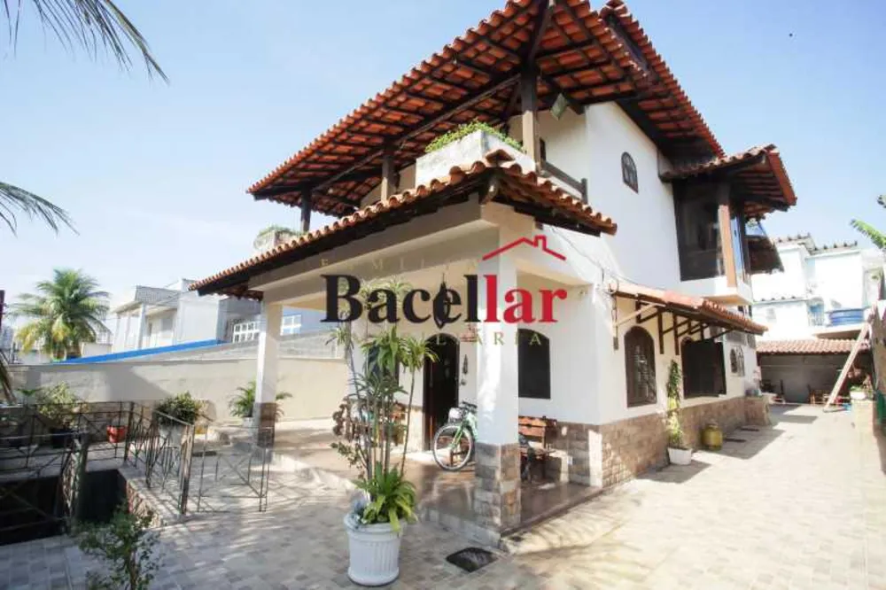 Casa, 4 quartos, 219 m² - Foto 1
