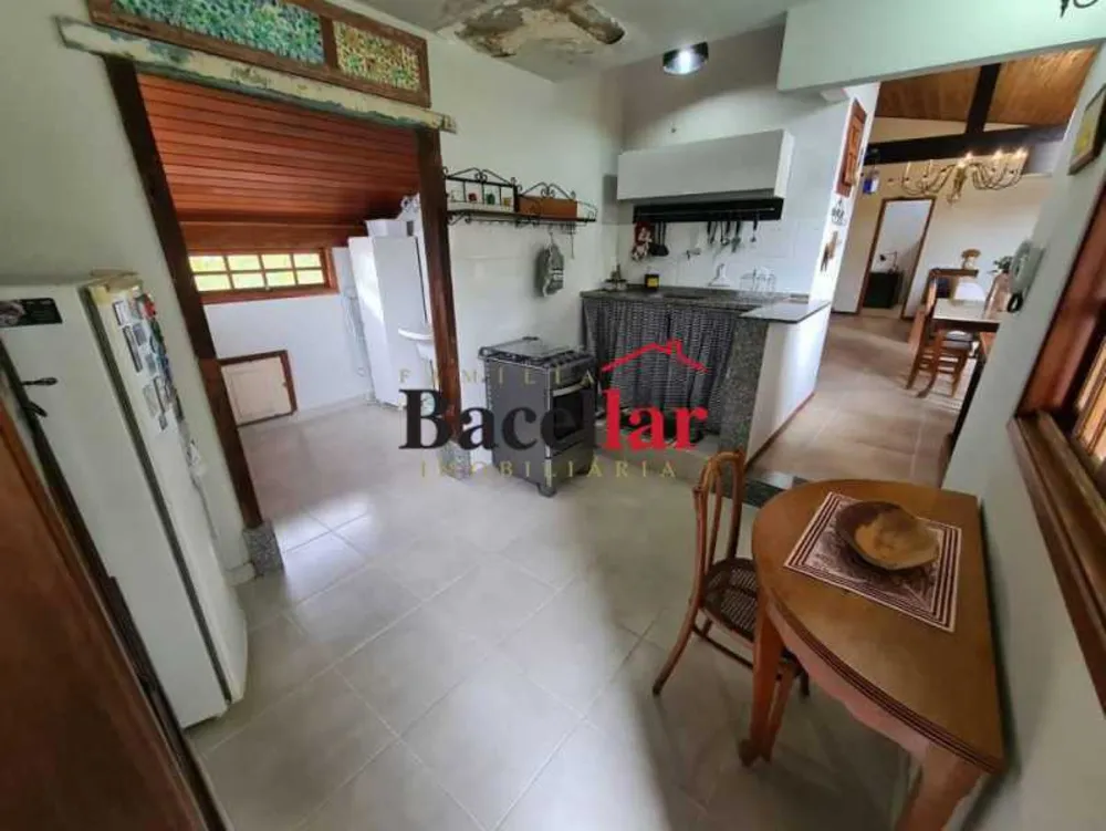 Casa, 4 quartos, 237 m² - Foto 1