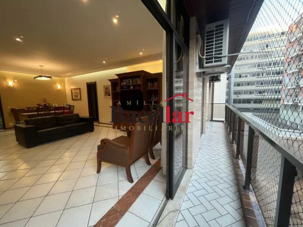Apartamento, 3 quartos, 130 m² - Foto 1