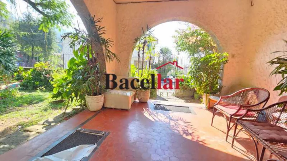 Casa, 5 quartos, 338 m² - Foto 1