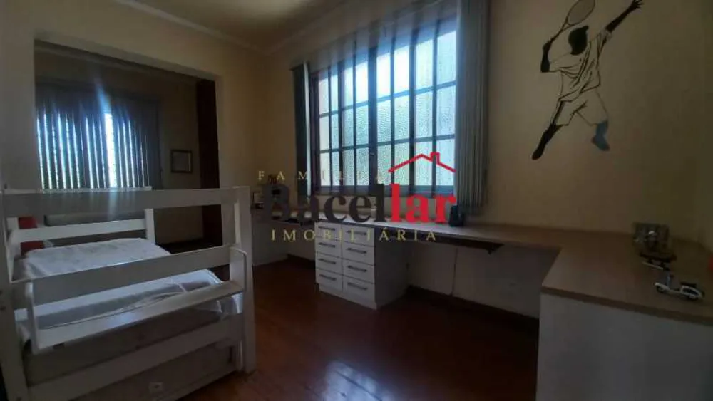 Casa, 3 quartos, 226 m² - Foto 1