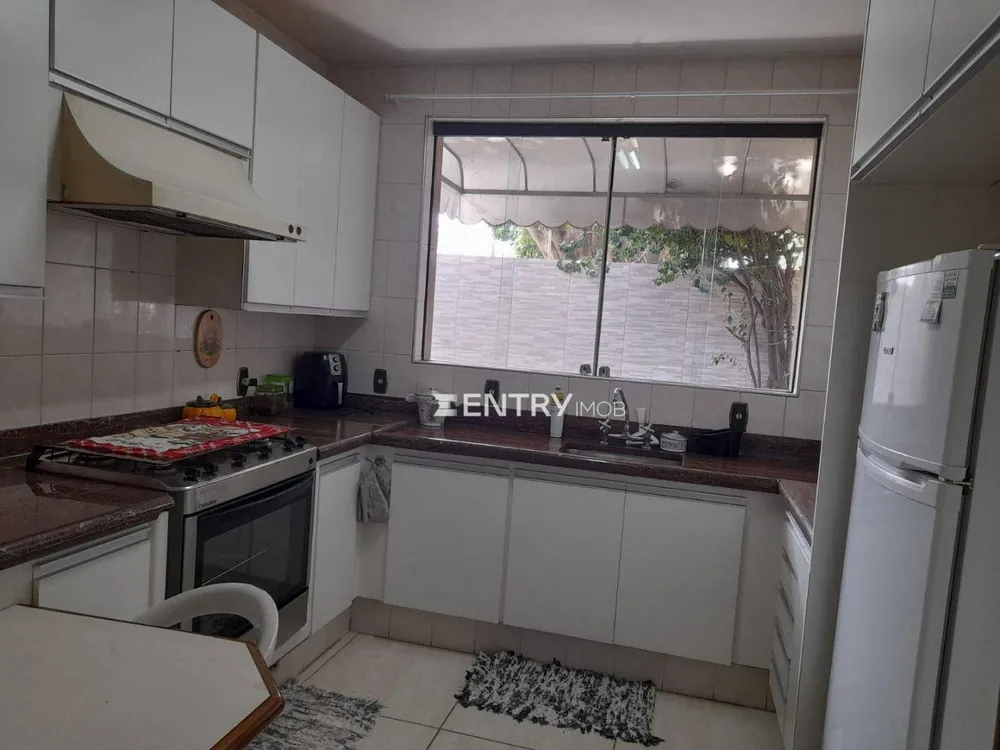 Casa, 3 quartos, 234 m² - Foto 1