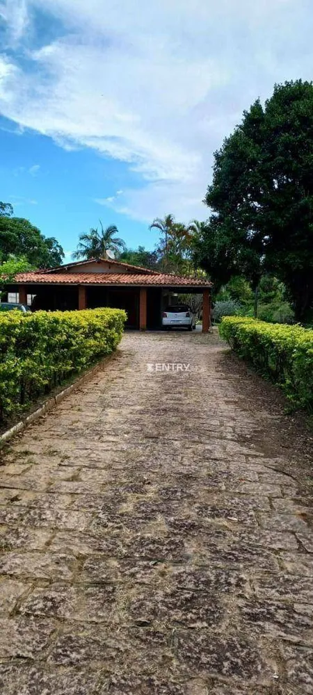 Chácara, 3 quartos, 2400 m² - Foto 1