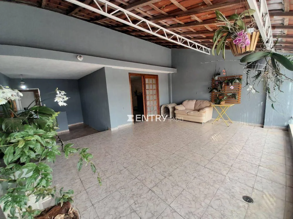 Casa, 3 quartos, 206 m² - Foto 1