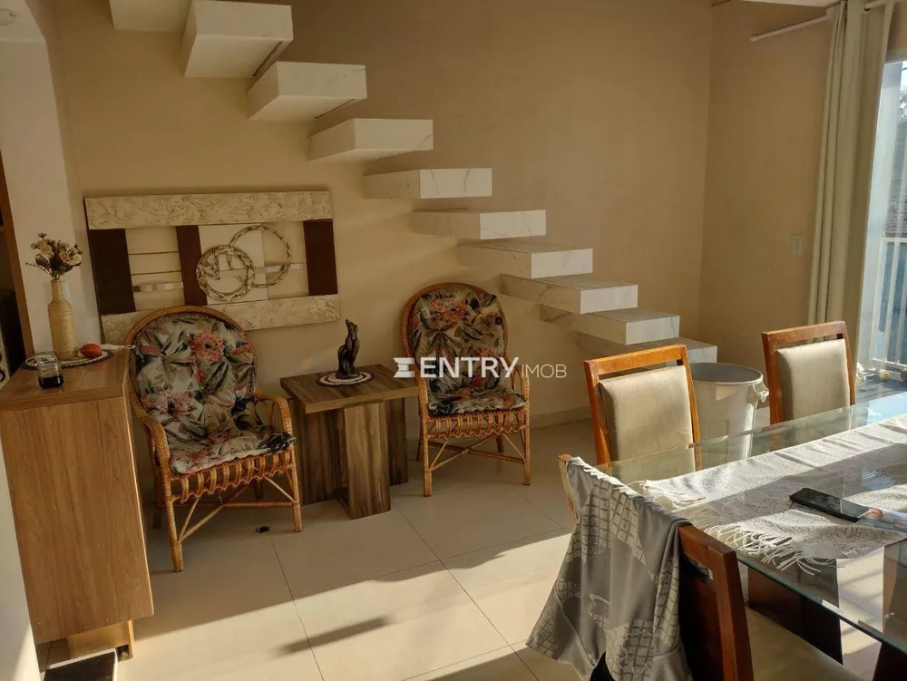 Casa, 5 quartos, 133 m² - Foto 1