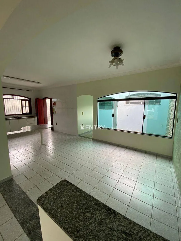 Casa, 3 quartos, 198 m² - Foto 1