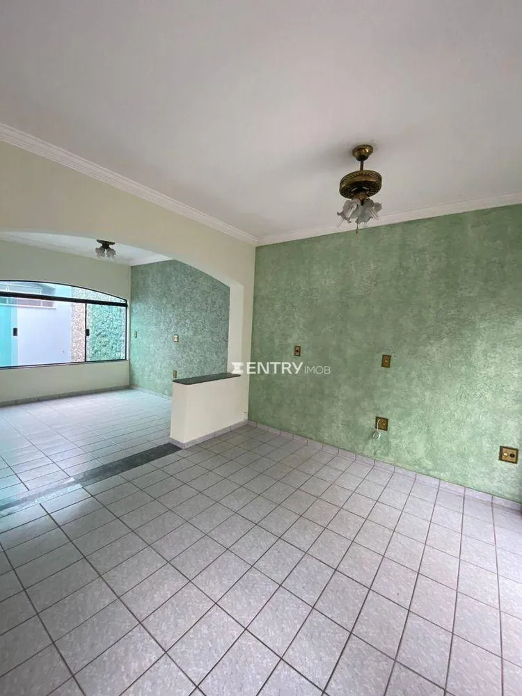 Casa, 3 quartos, 198 m² - Foto 2