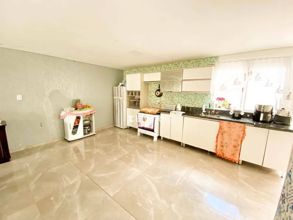 Casa, 4 quartos, 183 m² - Foto 1