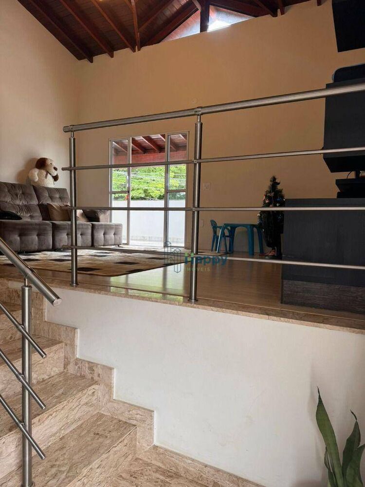 Casa à venda com 3 quartos, 243m² - Foto 3