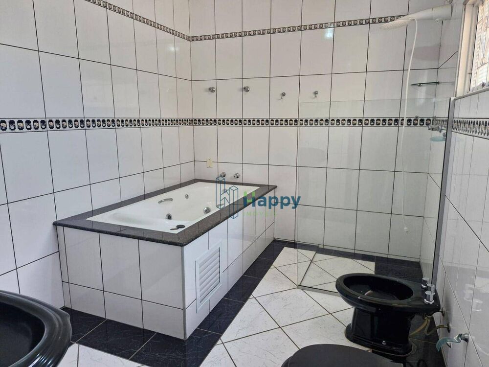 Casa à venda e aluguel com 4 quartos, 242m² - Foto 9