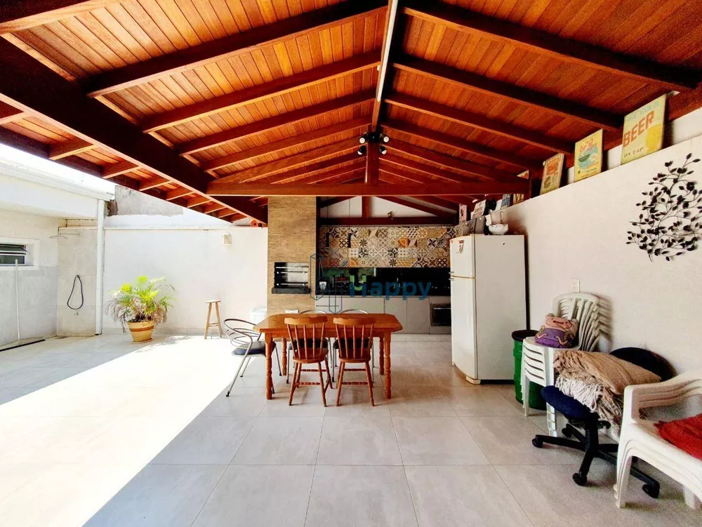 Casa à venda com 3 quartos, 173m² - Foto 1