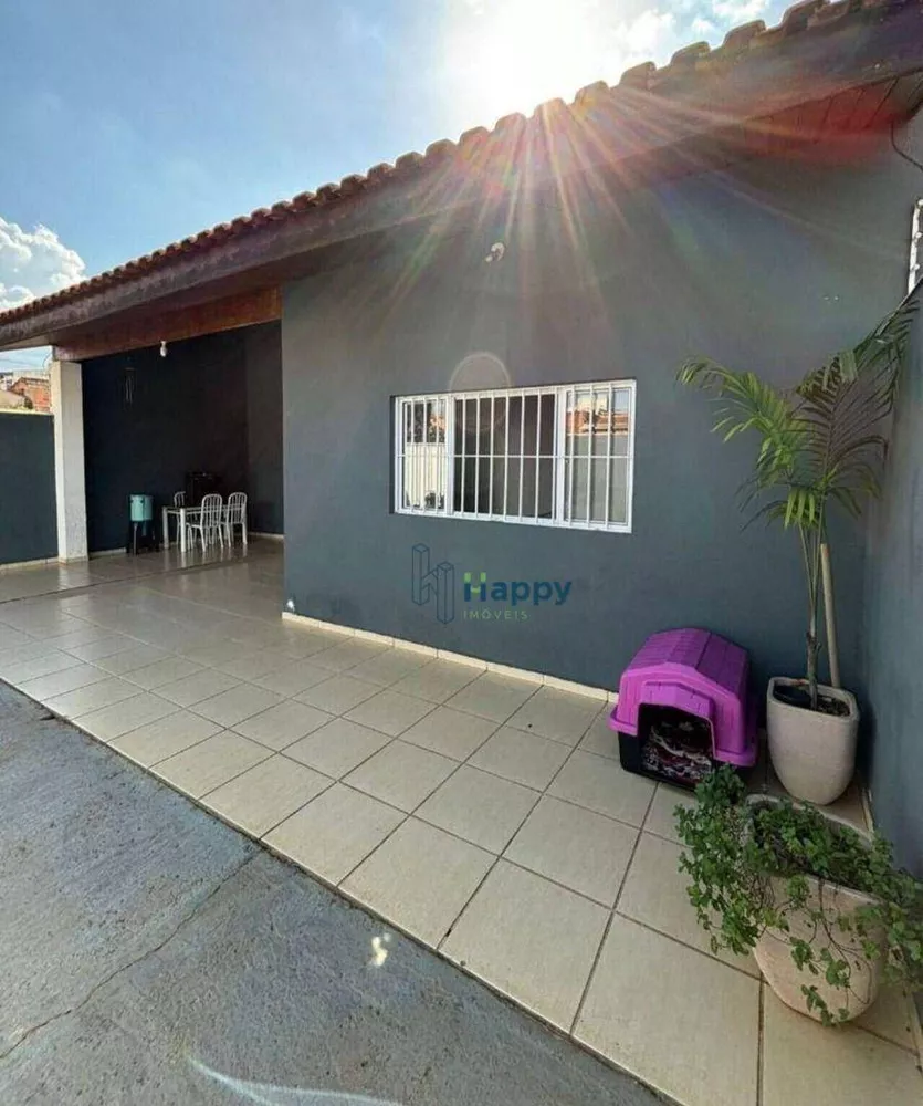 Casa à venda com 3 quartos, 132m² - Foto 1