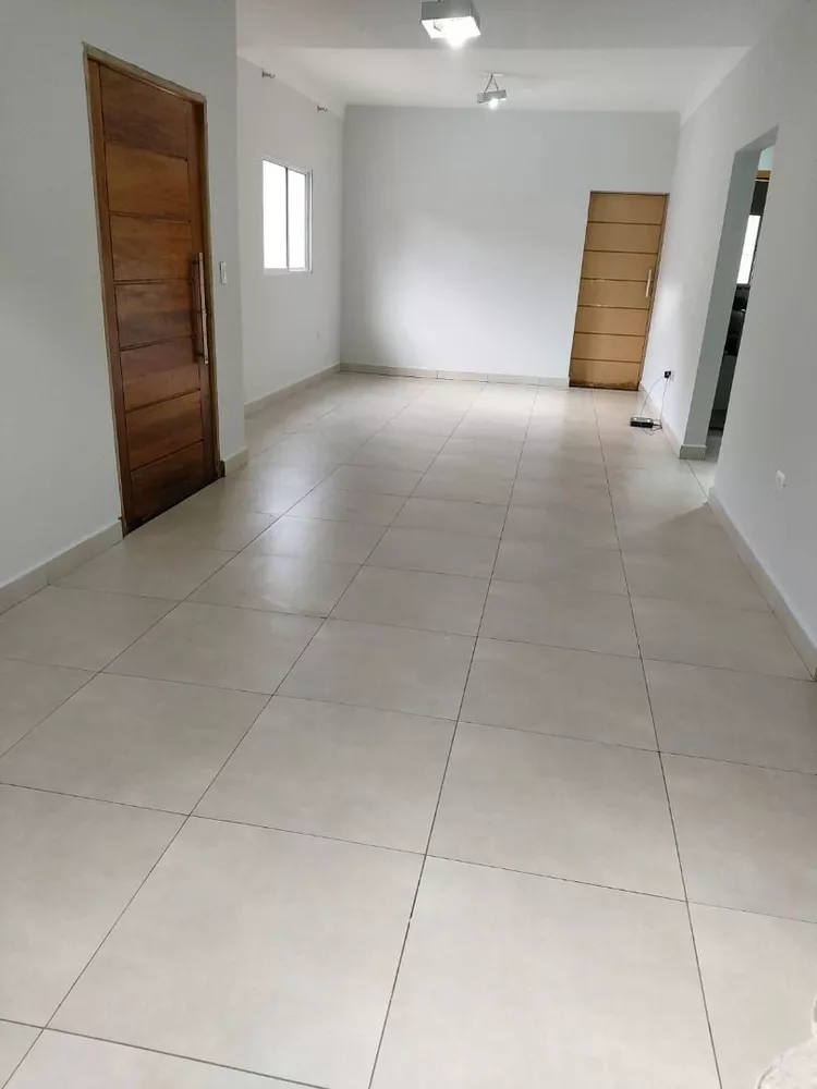 Casa à venda com 3 quartos, 99m² - Foto 1