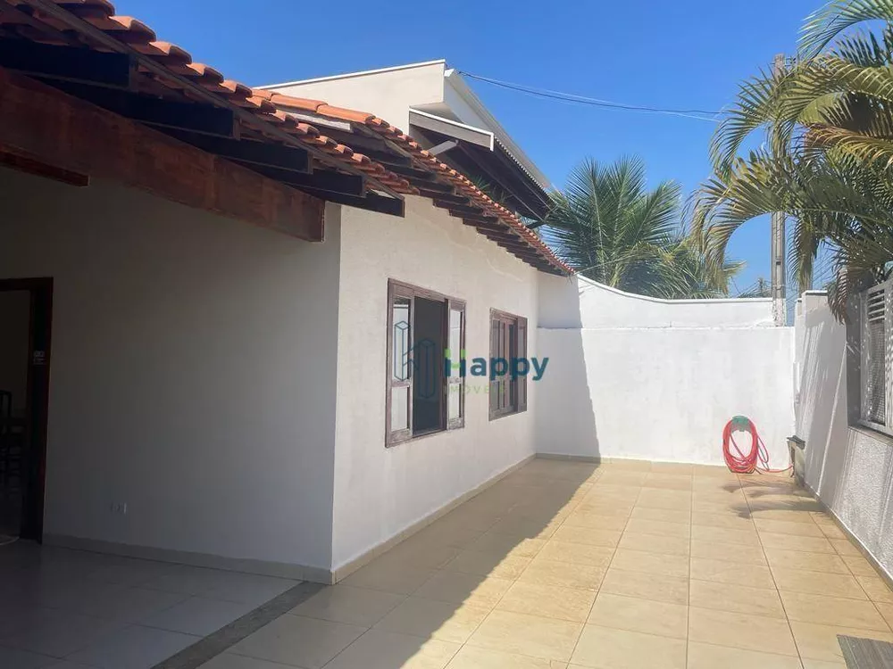 Casa à venda com 3 quartos, 220m² - Foto 1