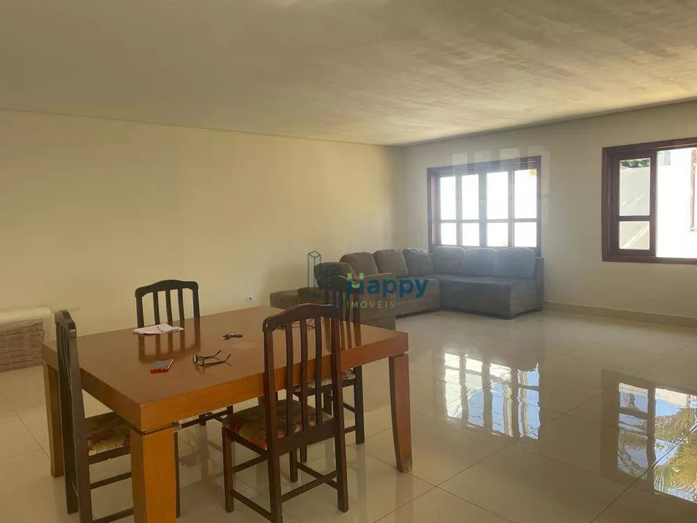 Casa à venda com 3 quartos, 220m² - Foto 3