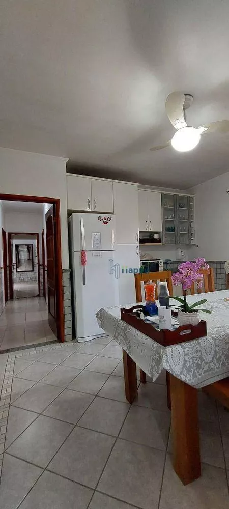 Casa à venda com 4 quartos, 272m² - Foto 3