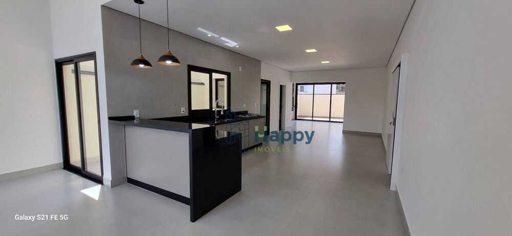 Casa de Condomínio à venda com 3 quartos, 200m² - Foto 1