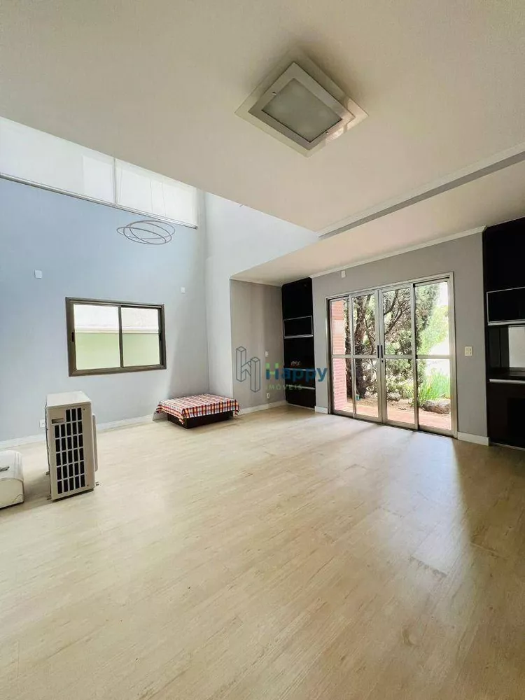 Casa de Condomínio para alugar com 3 quartos, 220m² - Foto 4