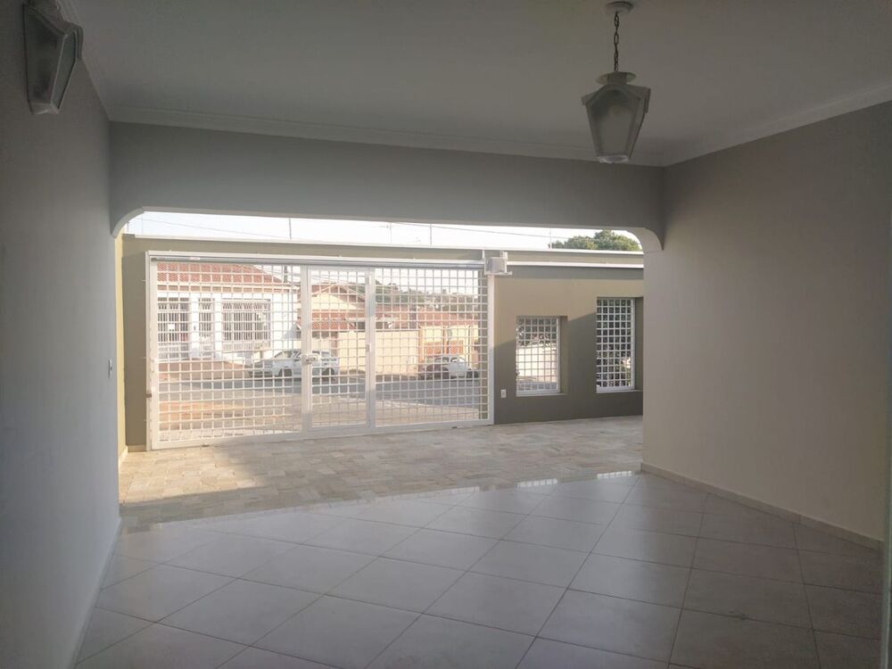 Casa para alugar com 6 quartos, 265m² - Foto 3