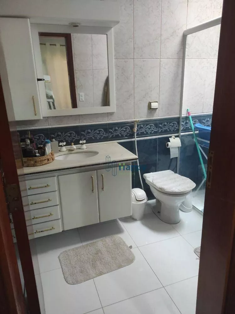 Casa de Condomínio à venda com 4 quartos, 250m² - Foto 2