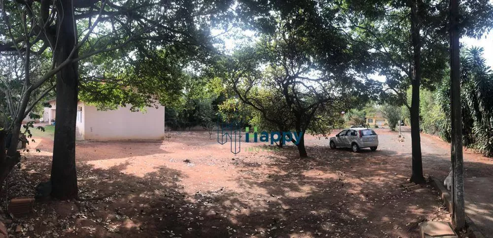 Chácara à venda com 8 quartos, 297m² - Foto 1