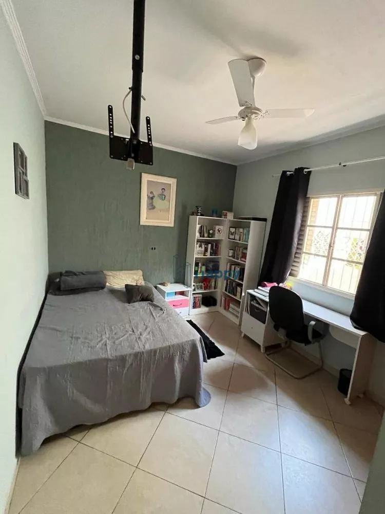 Casa à venda com 3 quartos, 207m² - Foto 3